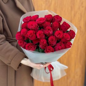 Кенийские розы 50см 25шт от интернет-магазина «Цветочный театр» в Набережных Челнах