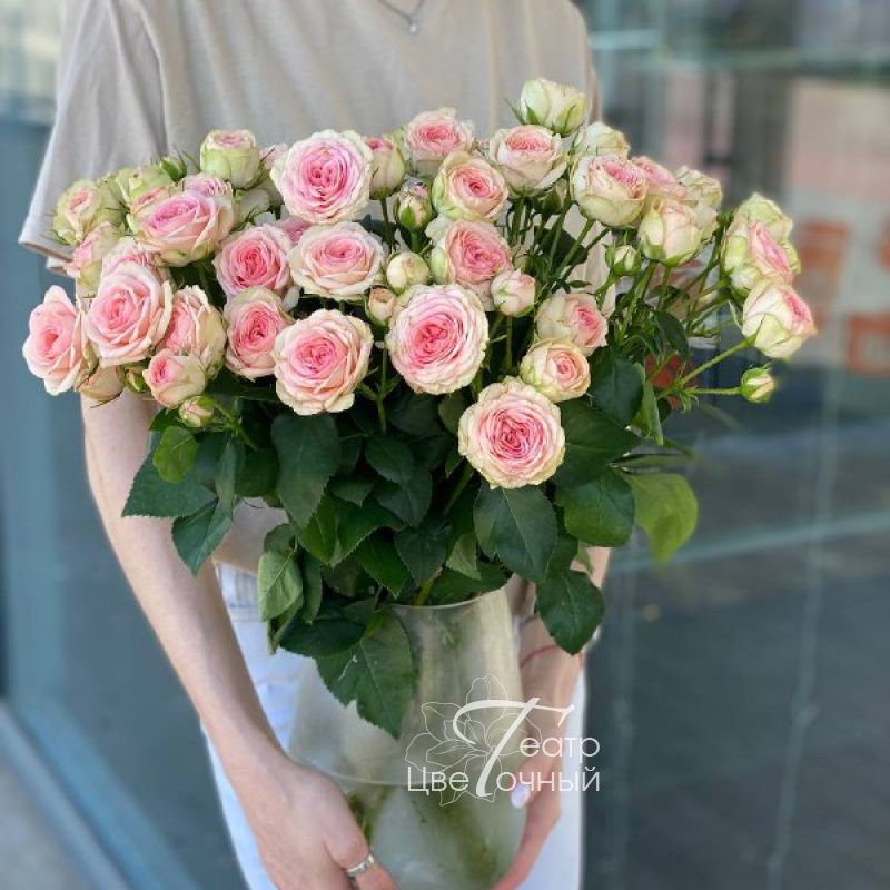 Букет «Кустовые розы 9 шт * ваза»