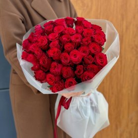 Кенийские розы 40см 51шт от интернет-магазина «Цветочный театр» в Набережных Челнах