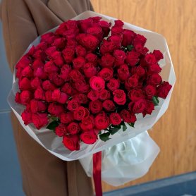 Кенийские розы 40см 101шт от интернет-магазина «Цветочный театр» в Набережных Челнах